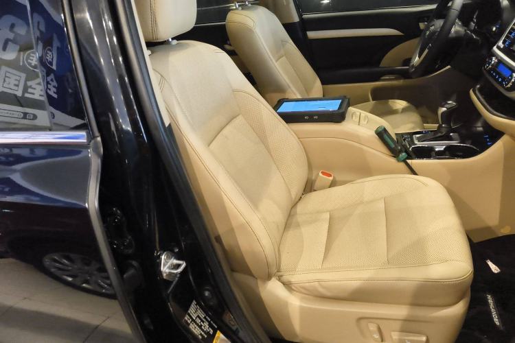 Used Toyota Highlander 2018 2.0T Four-Wheel Drive Knight Edition 7 Seats China VI Standard Right Front Seat