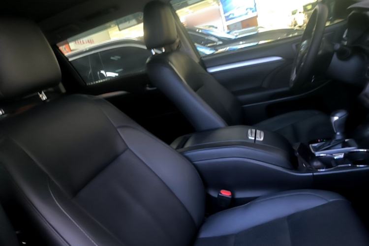 Used Toyota Highlander 2018 2.0T Four-Wheel Drive Luxury Version 7 Seats China VI Standard Right Front Seat