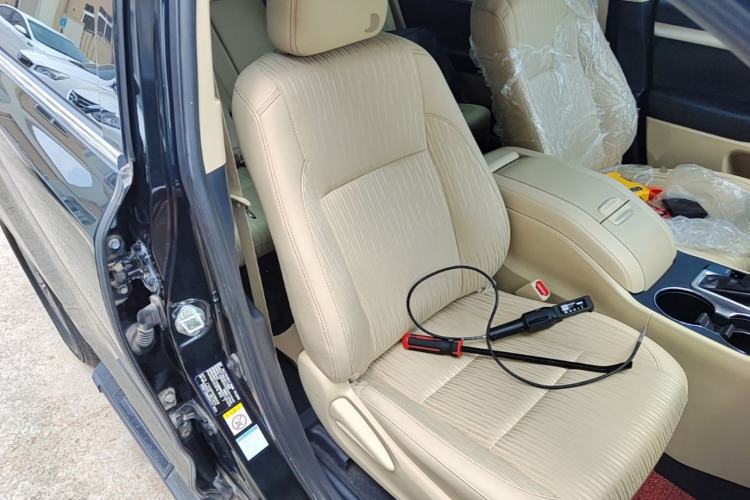 Used Toyota Highlander 2018 2.0T Four-Wheel Drive Elite Edition 7 Seats China VI Standard Right Front Seat
