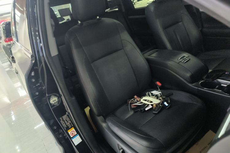 Used Toyota Highlander 2018 2.0T Four-Wheel Drive Luxury Edition 7 Seats China V Emission Standard Right Front Seat
