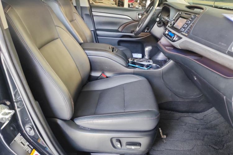 Used Toyota Highlander 2018 2.0T Four-Wheel Drive Luxury Version 7 Seats China VI Standard Right Front Seat