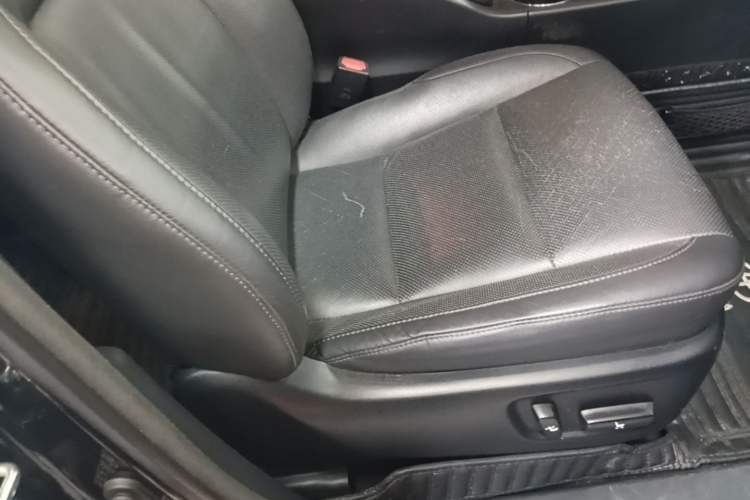 Used Toyota Highlander 2018 2.0T Four-Wheel Drive Prestige Version 7 Seats China V Emission Standard Right Front Seat