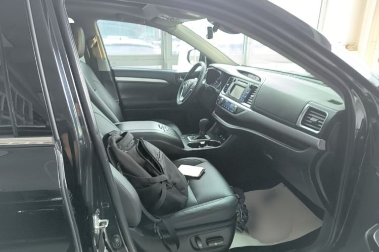 Used Toyota Highlander 2018 2.0T Four-Wheel Drive Luxury Version 7 Seats China VI Standard Right Front Seat