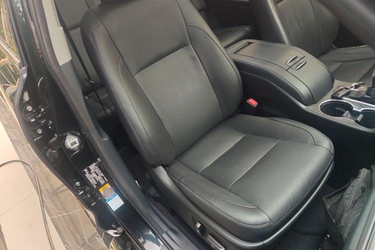 Used Toyota Highlander 2018 2.0T Four-Wheel Drive Luxury Edition 7 Seats China V Emission Standard Right Front Seat