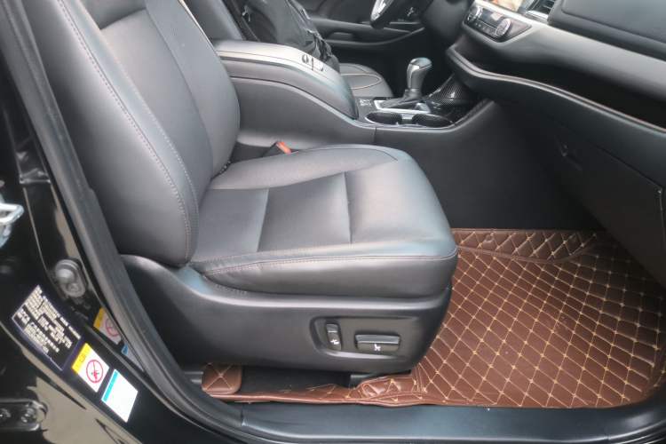 Used Toyota Highlander 2018 2.0T Four-Wheel Drive Luxury Version 7 Seats China VI Standard Right Front Seat