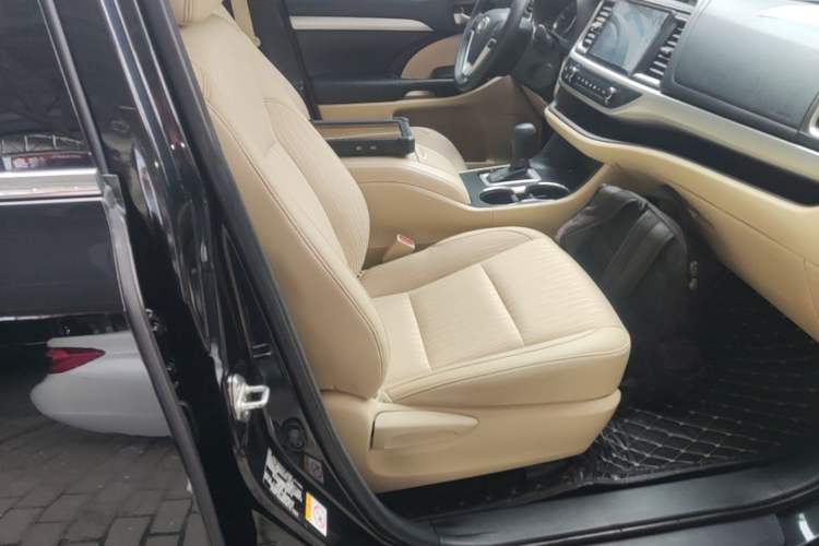 Used Toyota Highlander 2018 2.0T Two-Wheel Drive Elite Edition 5 Seats Emission Standard China V Right Front Seat