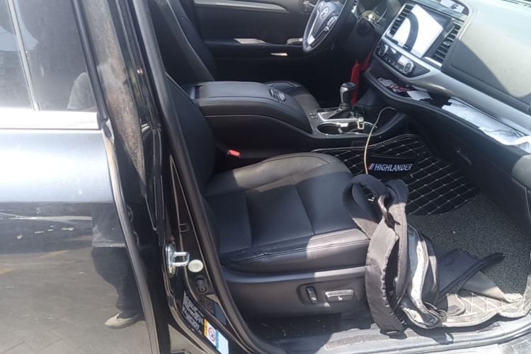 Used Toyota Highlander 2018 2.0T Four-Wheel Drive Luxury Edition 7 Seats China V Emission Standard Right Front Seat