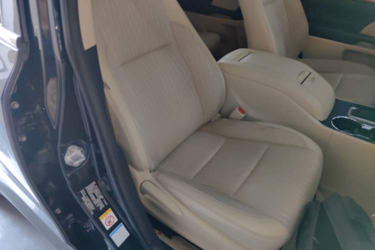Used Toyota Highlander 2018 2.0T Four-Wheel Drive Elite Edition 7 Seats China VI Standard Right Front Seat