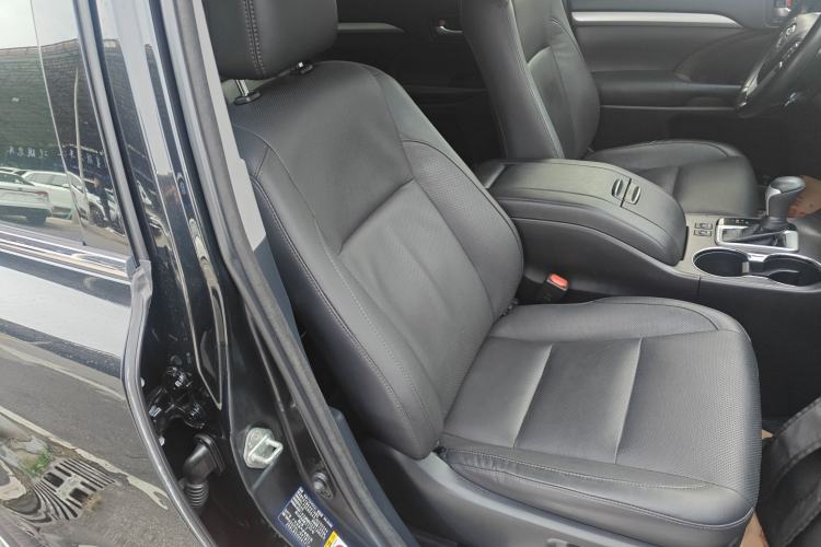 Used Toyota Highlander 2018 2.0T Four-Wheel Drive Luxury Edition 7 Seats China V Emission Standard Right Front Seat