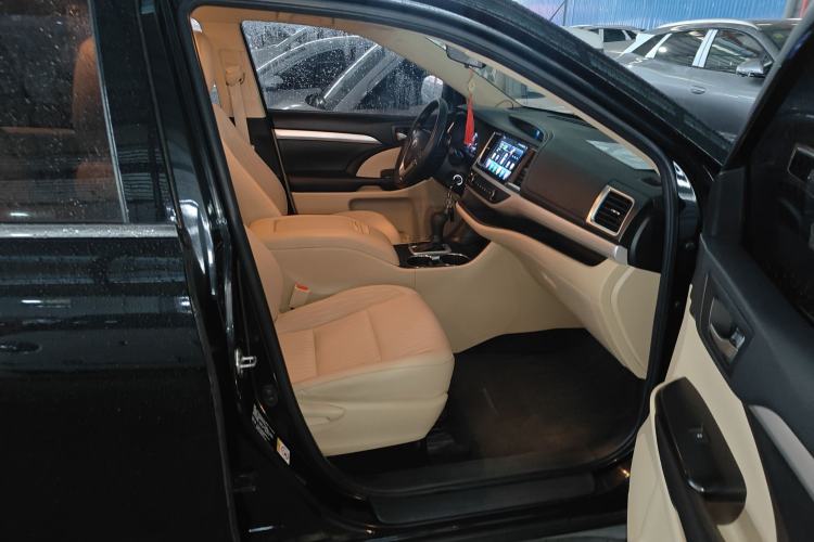 Used Toyota Highlander 2018 2.0T Two-Wheel Drive Elite Version 5 Seats China VI Standard Right Front Seat