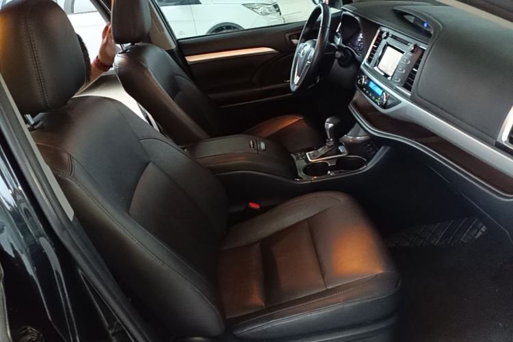 Used Toyota Highlander 2018 2.0T Four-Wheel Drive Luxury Version 7 Seats China VI Standard Right Front Seat