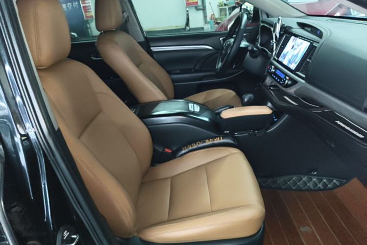 Used Toyota Highlander 2018 2.0T Four-Wheel Drive Knight Edition 7 Seats China VI Standard Right Front Seat