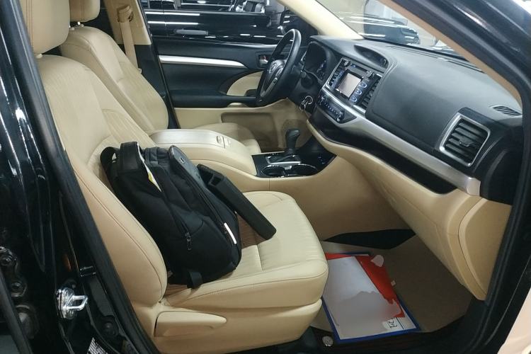 Used Toyota Highlander 2018 2.0T Four-Wheel Drive Elite Edition 7 Seats China VI Standard Right Front Seat