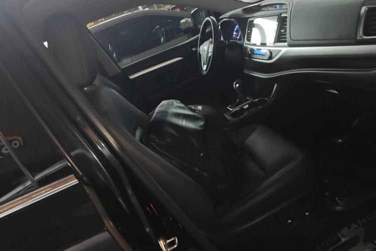 Used Toyota Highlander 2018 2.0T Four-Wheel Drive Luxury Version 7 Seats China VI Standard Right Front Seat