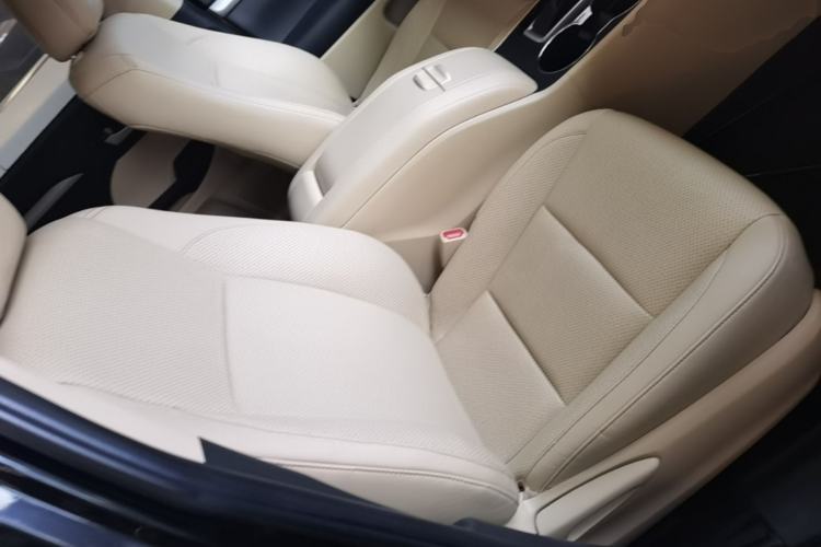 Used Toyota Highlander 2018 2.0T Two-Wheel Drive Elite Version 5 Seats China VI Standard Right Front Seat