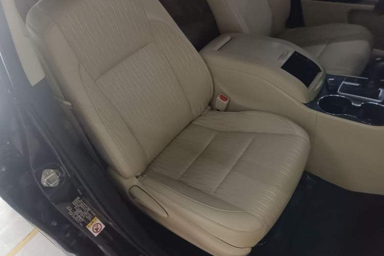 Used Toyota Highlander 2018 2.0T Two-Wheel Drive Elite Edition 7 Seats Emission Standard China V Right Front Seat