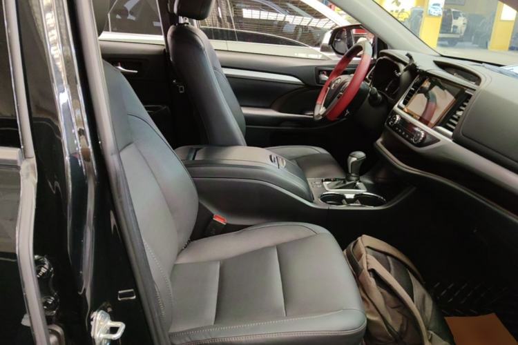 Used Toyota Highlander 2018 2.0T Four-Wheel Drive Luxury Version 7 Seats China VI Standard Right Front Seat