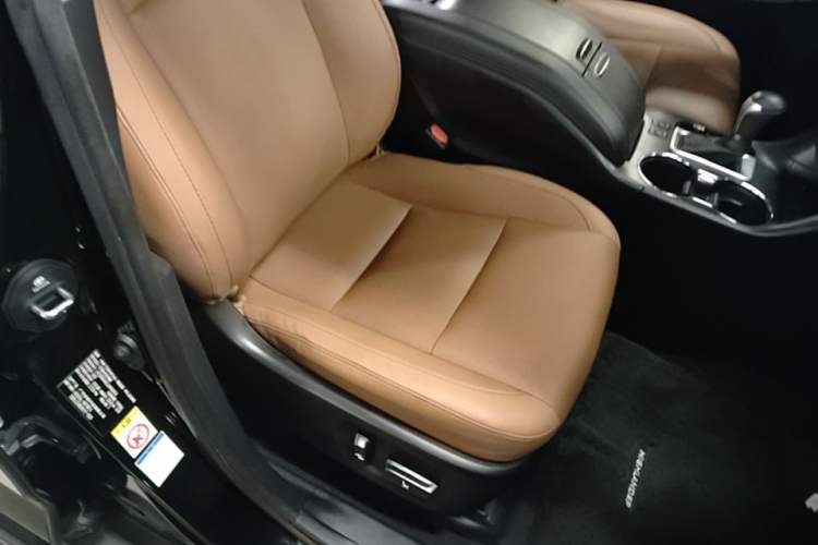 Used Toyota Highlander 2018 2.0T Four-Wheel Drive Knight Edition 7 Seats China VI Standard Right Front Seat