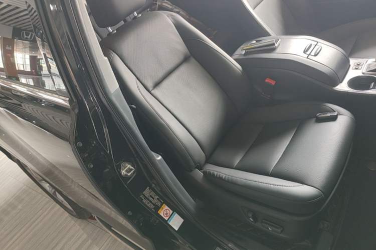 Used Toyota Highlander 2018 2.0T Four-Wheel Drive Luxury Version 7 Seats China VI Standard Right Front Seat