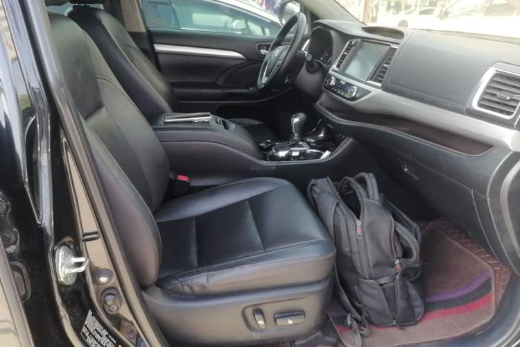 Used Toyota Highlander 2018 2.0T Four-Wheel Drive Luxury Version 7 Seats China VI Standard Right Front Seat