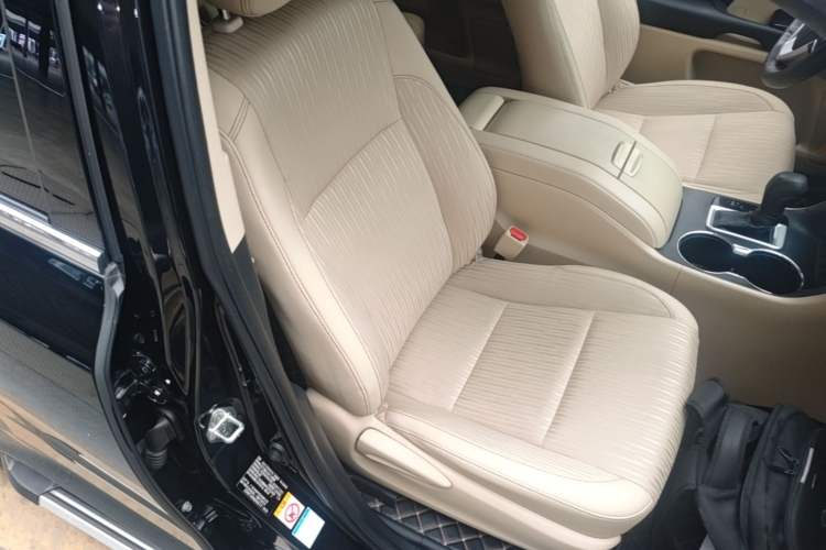 Used Toyota Highlander 2018 2.0T Four-Wheel Drive Elite Edition 7 Seats China VI Standard Right Front Seat