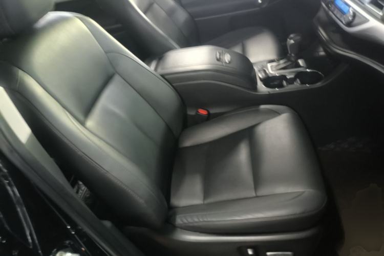 Used Toyota Highlander 2018 2.0T Four-Wheel Drive Prestige Version 7 Seats China VI Standard Right Front Seat