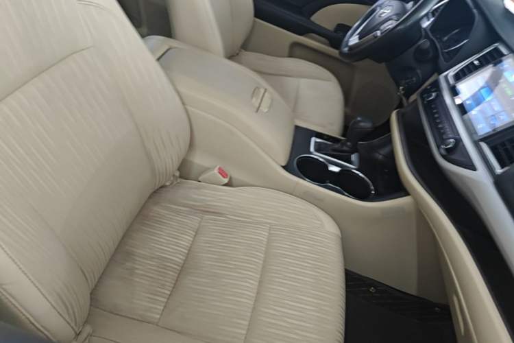 Used Toyota Highlander 2018 2.0T Two-Wheel Drive Elite Edition 7 Seats Emission Standard China V Right Front Seat