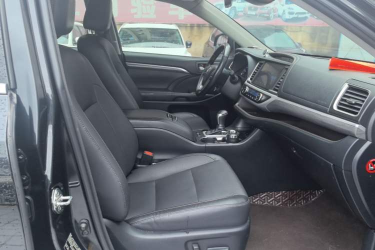 Used Toyota Highlander 2018 2.0T Four-Wheel Drive Ultimate Edition 7-Seater Emission Standard China V Right Front Seat