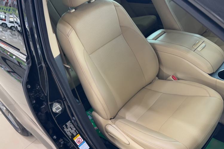 Used Toyota Highlander 2018 2.0T Four-Wheel Drive Elite Edition 7 Seats China V Standard Right Front Seat