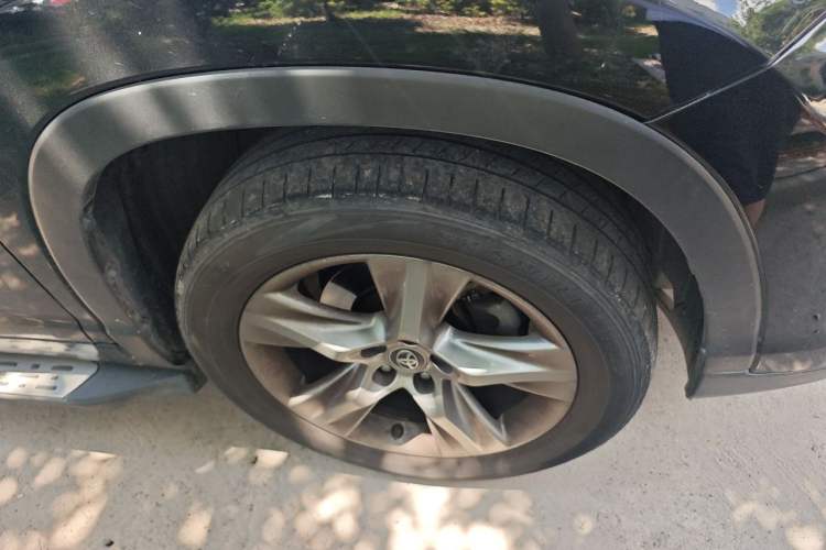 Used Toyota Highlander 2018 2.0T Four-Wheel Drive Luxury Edition 7 Seats China V Emission Standard Right Front Wheel Hub