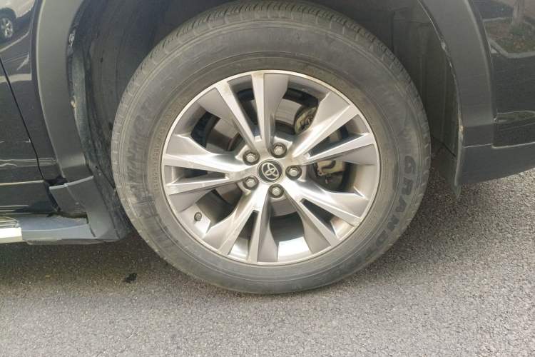 Used Toyota Highlander 2018 2.0T Two-Wheel Drive Elite Version 5 Seats China VI Standard Right Front Wheel Hub