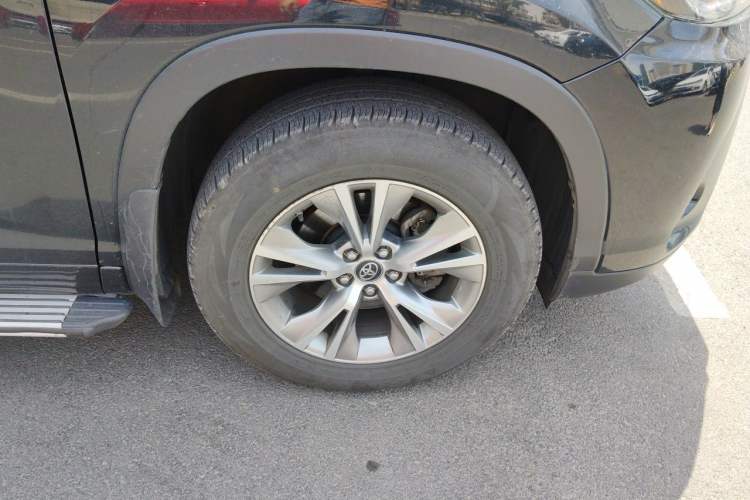 Used Toyota Highlander 2018 2.0T Four-Wheel Drive Elite Edition 7 Seats China VI Standard Right Front Wheel Hub