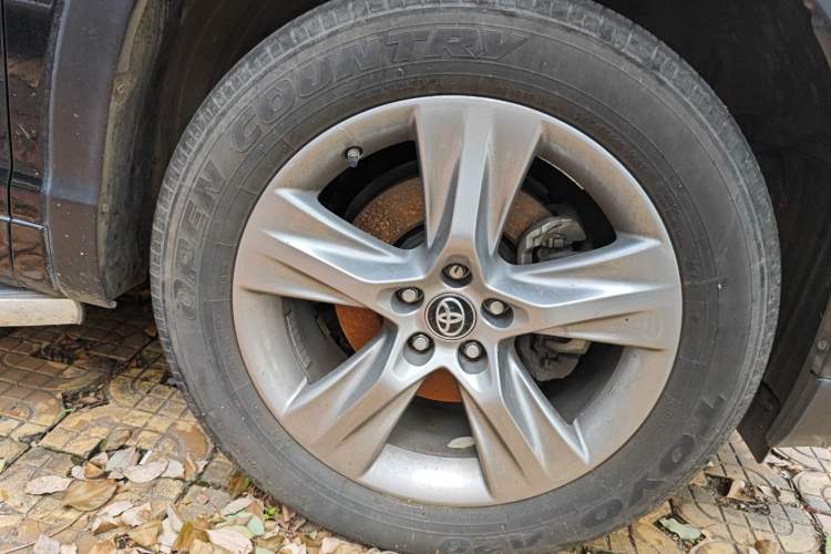 Used Toyota Highlander 2018 2.0T Four-Wheel Drive Prestige Version 7 Seats China VI Standard Right Front Wheel Hub