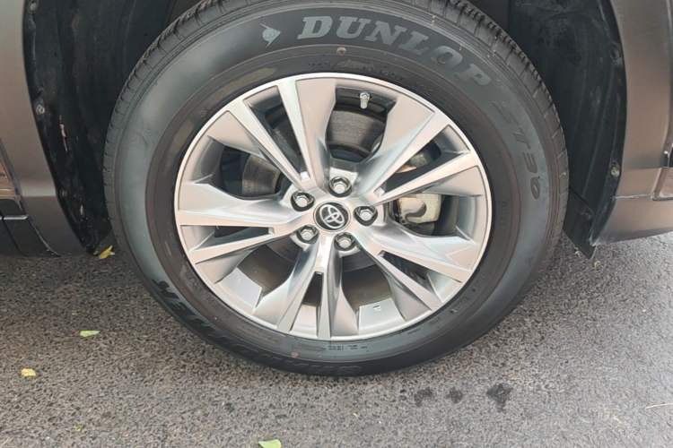 Used Toyota Highlander 2018 2.0T Two-Wheel Drive Elite Version 5 Seats China VI Standard Right Front Wheel Hub