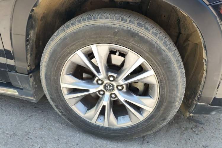 Used Toyota Highlander 2018 2.0T Four-Wheel Drive Elite Edition 7 Seats China VI Standard Right Front Wheel Hub