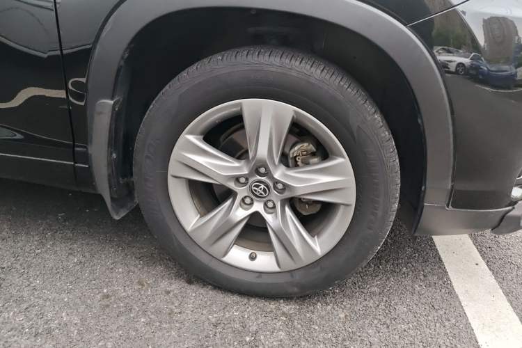 Used Toyota Highlander 2018 2.0T Four-Wheel Drive Supreme Edition 7-Seater China VI Right Front Wheel Hub