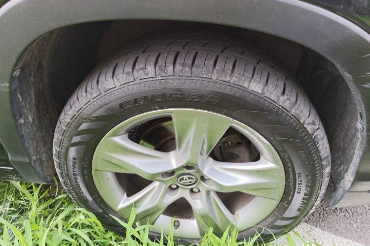Used Toyota Highlander  Right Front Wheel Hub