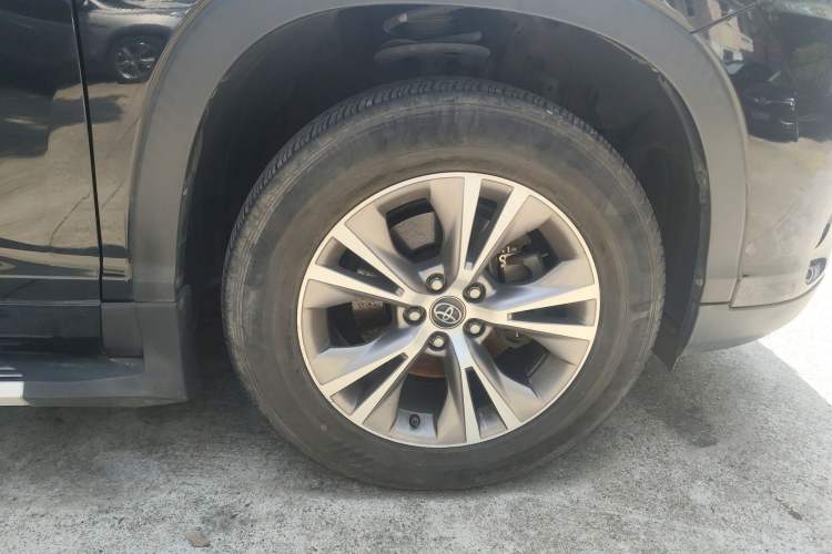 Used Toyota Highlander 2018 2.0T Four-Wheel Drive Elite Edition 7 Seats China VI Standard Right Front Wheel Hub
