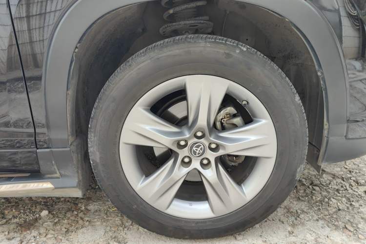 Used Toyota Highlander 2018 2.0T Four-Wheel Drive Supreme Edition 7-Seater China VI Right Front Wheel Hub
