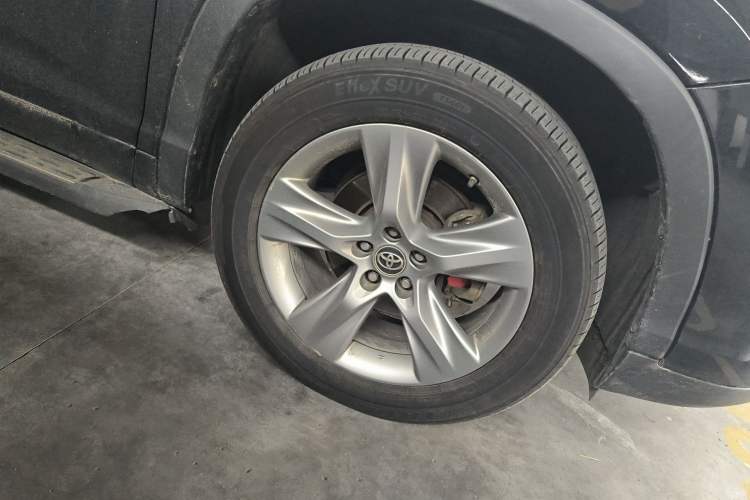 Used Toyota Highlander 2018 2.0T Four-Wheel Drive Luxury Edition 7 Seats China V Emission Standard Right Front Wheel Hub