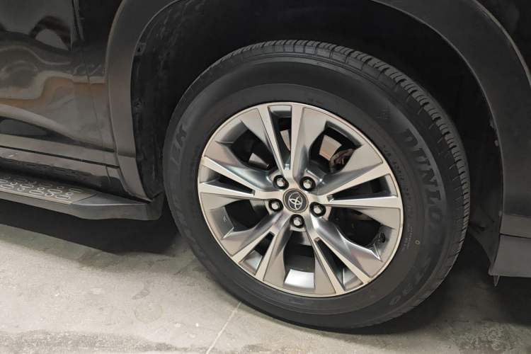 Used Toyota Highlander 2018 2.0T Four-Wheel Drive Elite Edition 7 Seats China VI Standard Right Front Wheel Hub