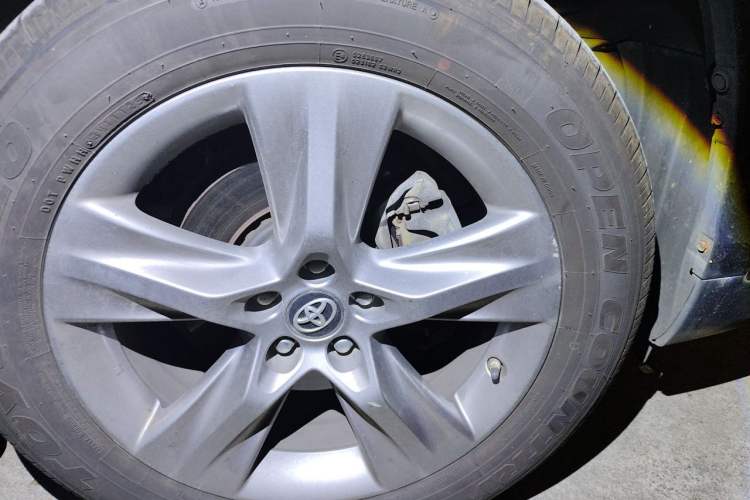 Used Toyota Highlander 2018 2.0T Four-Wheel Drive Prestige Version 7 Seats China VI Standard Right Front Wheel Hub
