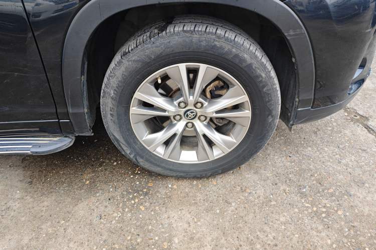 Used Toyota Highlander 2018 2.0T Four-Wheel Drive Elite Edition 7 Seats China VI Standard Right Front Wheel Hub