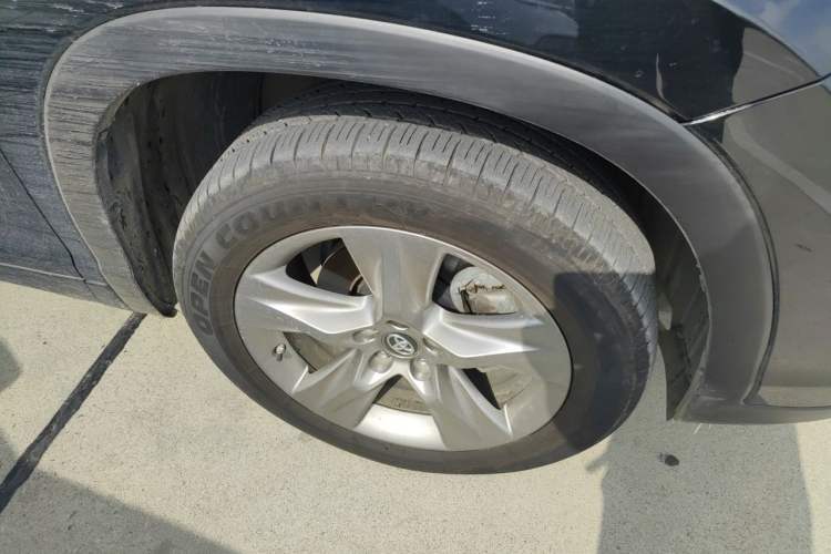 Used Toyota Highlander 2018 2.0T Four-Wheel Drive Prestige Version 7 Seats China VI Standard Right Front Wheel Hub