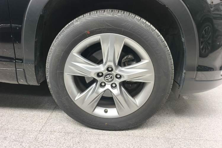 Used Toyota Highlander 2018 2.0T Four-Wheel Drive Supreme Edition 7-Seater China VI Right Front Wheel Hub