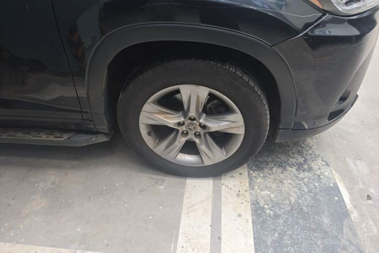 Used Toyota Highlander 2018 2.0T Four-Wheel Drive Luxury Version 7 Seats China VI Standard Right Front Wheel Hub