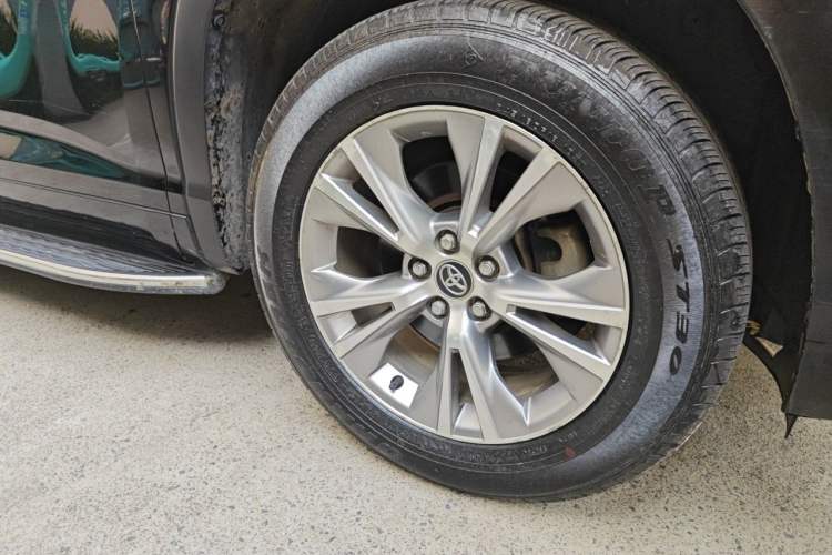 Used Toyota Highlander 2018 2.0T Four-Wheel Drive Elite Edition 7 Seats China V Standard Right Front Wheel Hub