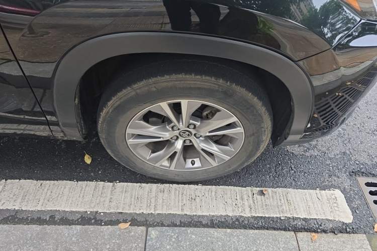 Used Toyota Highlander 2018 2.0T Four-Wheel Drive Elite Edition 7 Seats China VI Standard Right Front Wheel Hub
