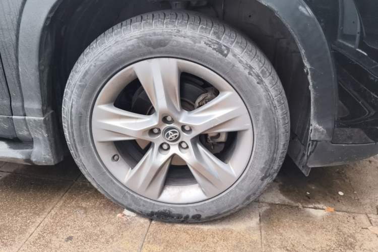 Used Toyota Highlander 2018 2.0T Four-Wheel Drive Knight Edition 7 Seats China VI Standard Right Front Wheel Hub
