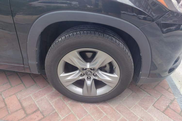 Used Toyota Highlander 2018 2.0T Four-Wheel Drive Prestige Version 7 Seats China VI Standard Right Front Wheel Hub